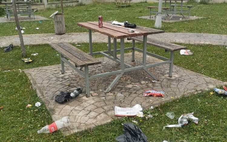 İzmit’ten çevreyi kirletenlere tepki gösterdi İzmit’ten çevreyi kirletenlere tepki gösterdi