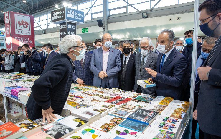 Bursa Kitap Fuarı’na yoğun ilgi Bursa Kitap Fuarı’na yoğun ilgi