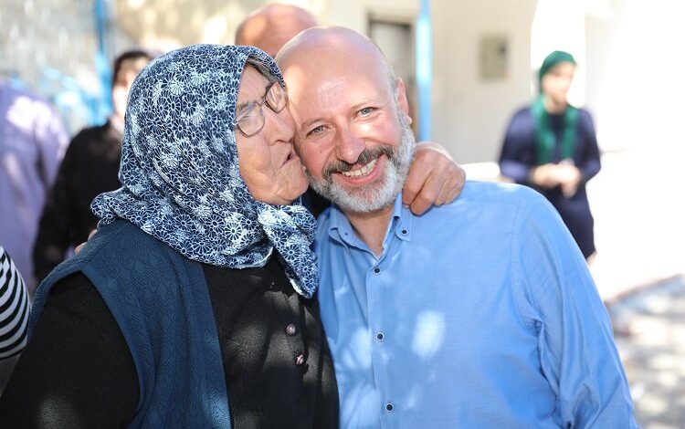 Ahmet Çolakbayrakdar’dan Anneler Günü mesajı Ahmet Çolakbayrakdar’dan Anneler Günü mesajı