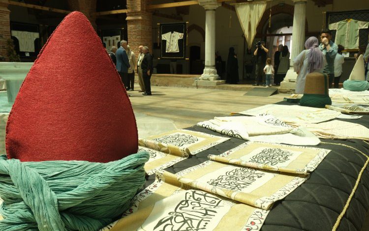 Padişahların dualı gömlekleri Bursa’da sergileniyor