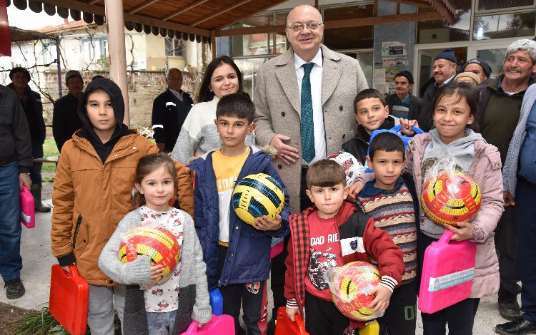 Manisa’da günün son fotoğrafı çocuklarla