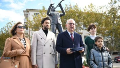 Serkan Çağrı, Keşan’da heykeli ile onurlandırıldı