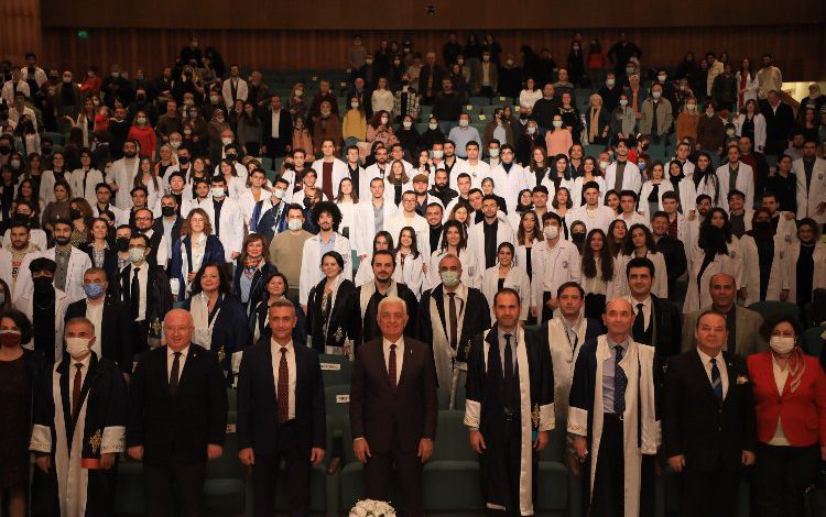 Muğla’da hekimler beyaz önlüklerini giydi