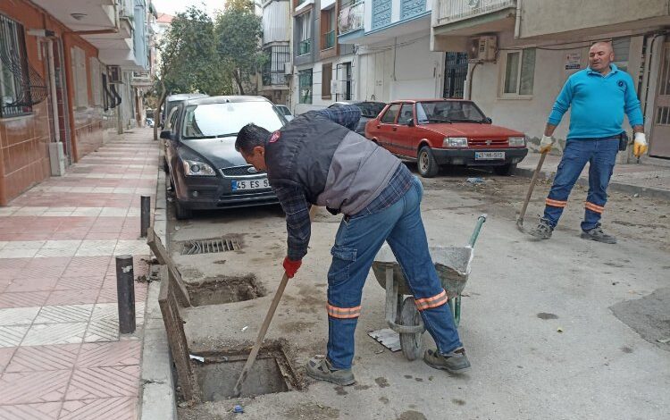 MASKİ yağmur suyu ızgaralarını temizliyor