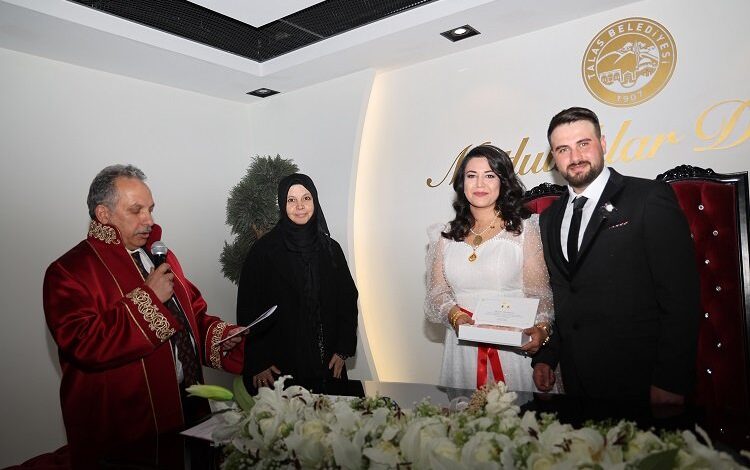 Depremzede çift dünyaevine Talas’ta girdi