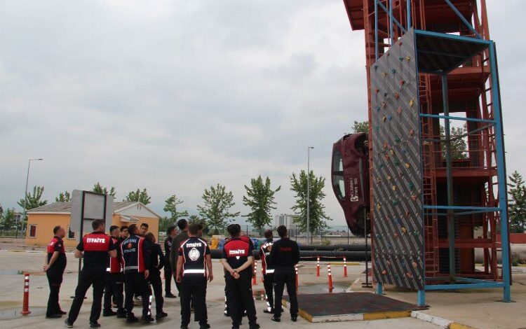 Kocaeli İtfaiyesi 10 yılda 2 bin 171 itfaiyeciye eğitti Kocaeli İtfaiyesi 10 yılda 2 bin 171 itfaiyeciye eğitti