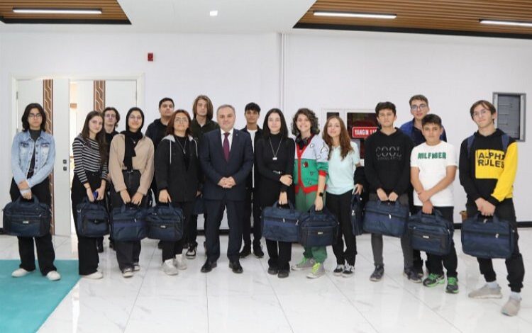 Lise Öğrencileri ERÜ’yü ziyaret etti Lise Öğrencileri ERÜ’yü ziyaret etti