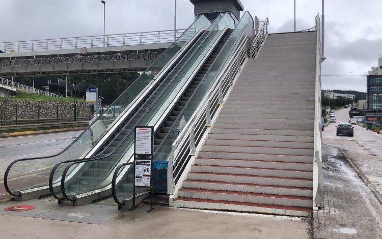Umuttepe Yerleşkesi’ndeki yürüyen merdiven bakıma alındı Umuttepe Yerleşkesi’ndeki yürüyen merdiven bakıma alındı