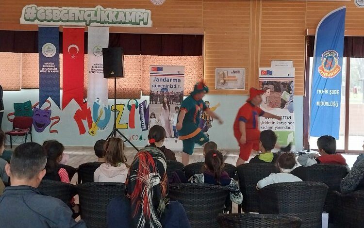 Çamlık Kamp Alanı’nda ‘Karagöz-Hacivat’ eğlencesi