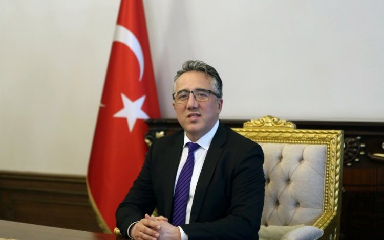 Mehmet Savran’dan çifte mesaj