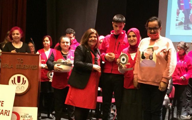 Engelsiz yürekler ve anneleri 8 Mart için sahnedeydi