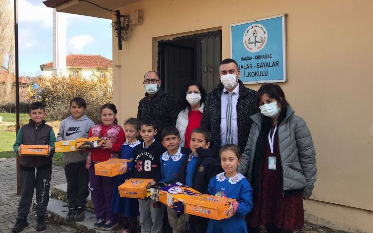 Manisa Kırkağaç Demirtaş İlkokulu öğrencilerine sürpriz