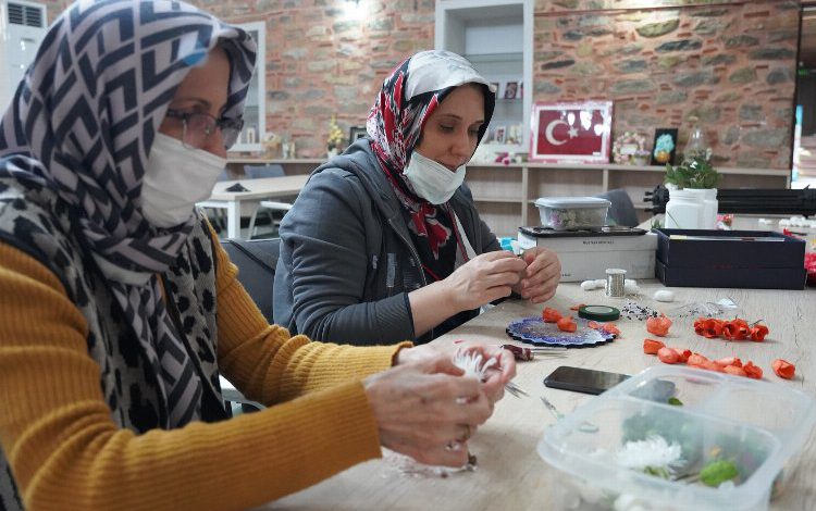 Bursa Yıldırım’da kadınlar YIL-MEK ile meslek öğreniyor