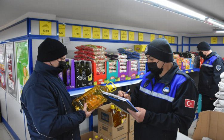 Balıkesir Edremit’te zabıtadan stok yağ denetimi Balıkesir Edremit’te zabıtadan stok yağ denetimi