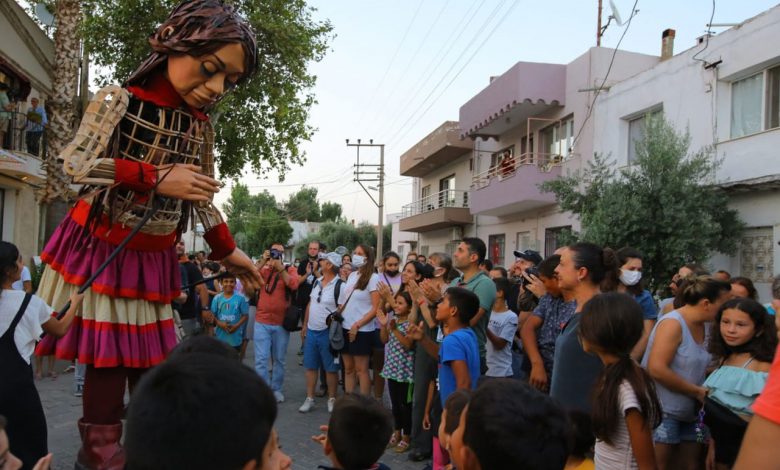 İzmir’de Selçuklu çocuklar Küçük Amal’a eşlik etti İzmir’de Selçuklu çocuklar Küçük Amal’a eşlik etti