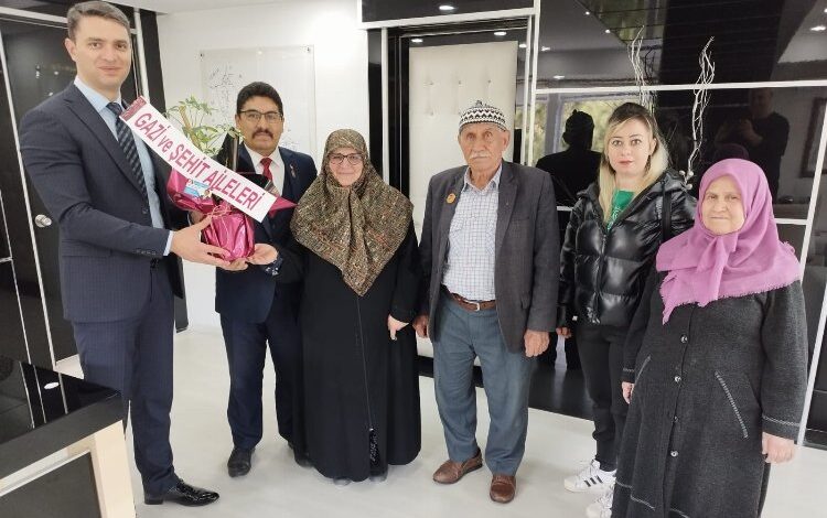 Manisa’da şehit aileleri ve gazilerden Kaymakam Acar’a ziyaret Manisa’da şehit aileleri ve gazilerden Kaymakam Acar’a ziyaret