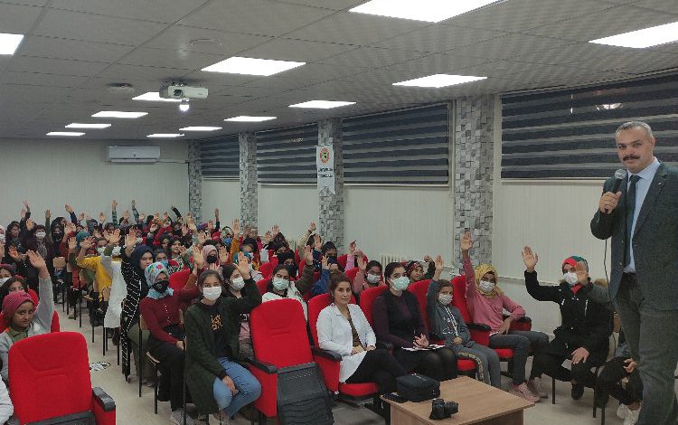 Yazar Metin Özmen: “Yanlış arkadaş seçimi başarıya yansıyor”