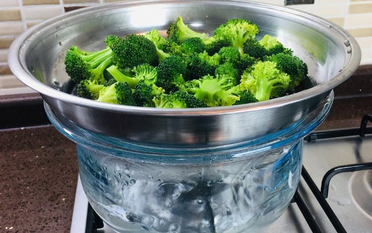 Brokoli 5 dakikadan fazla pişirilmemeli! Brokoli 5 dakikadan fazla pişirilmemeli!