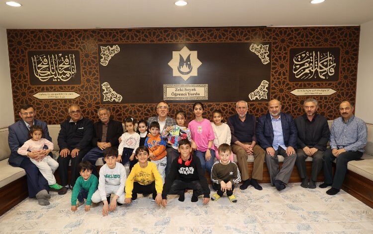 Mehmet Savran orucunu depremzedelerle açtı Mehmet Savran orucunu depremzedelerle açtı