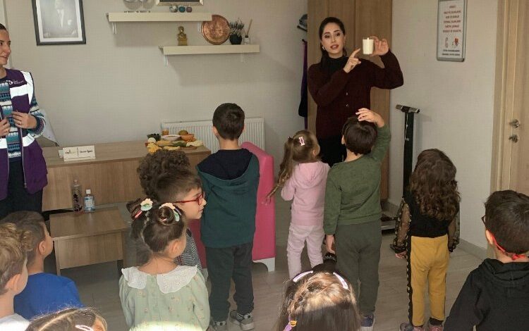 Kocaeli İzmit’te ‘Bilgi Yuvası’nda sağlıklı beslenme sunumu Kocaeli İzmit’te ‘Bilgi Yuvası’nda sağlıklı beslenme sunumu