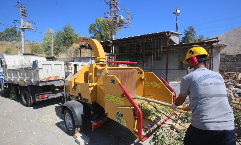 İzmir Karabağlar’a dal öğütme makinesi kazandırıldı