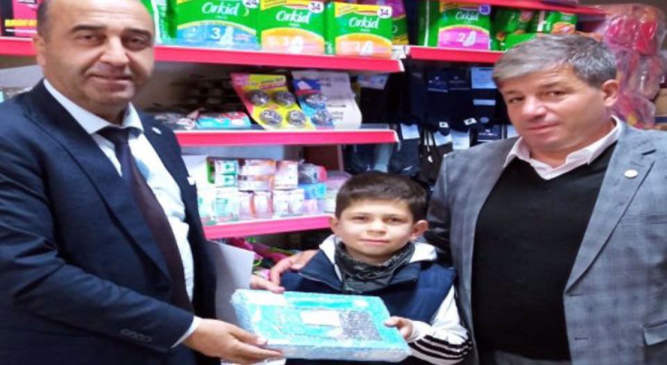 Mardinli Enes’e Akşener’den tablet