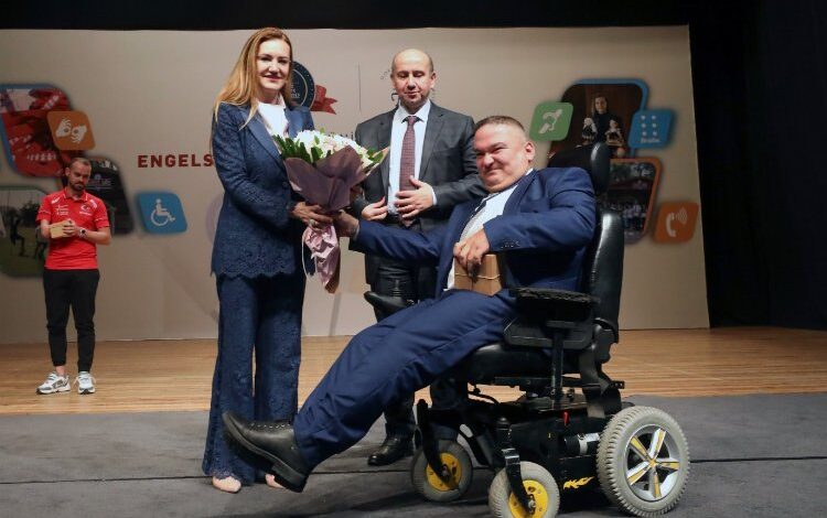 Dokuz Eylül engelleri aşıyor