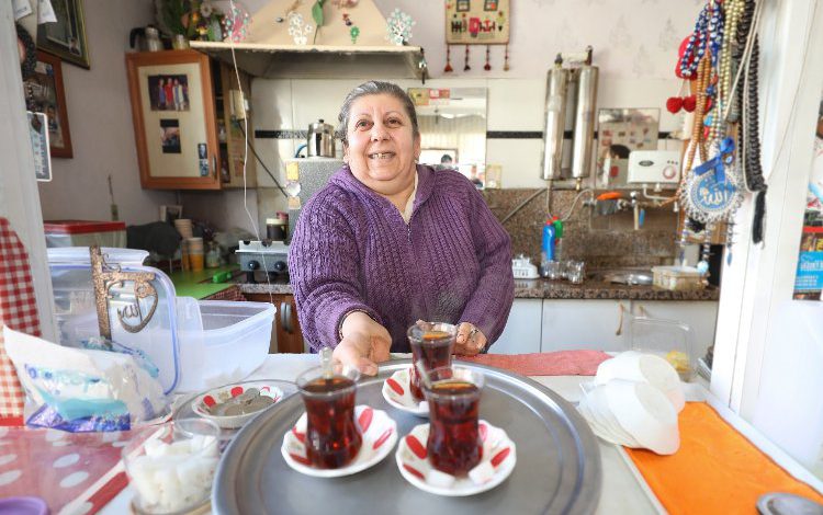 İzmir Gaziemir’de çaylar Sultan abladan!