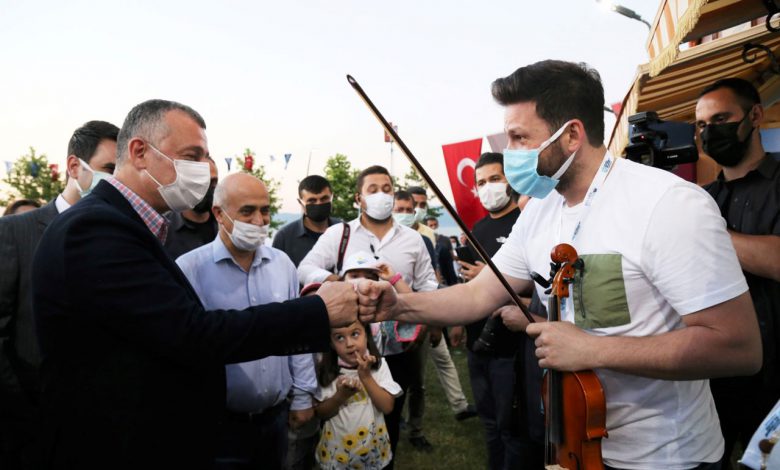 Kocaeli Büyükşehir yerel müzisyenlere desteği sürdürüyor