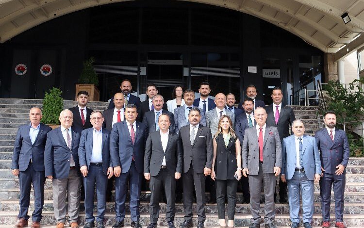 TÜRKONFED Şırnak’tan özgürlükçü yeni anayasa çağrısı yaptı TÜRKONFED Şırnak’tan özgürlükçü yeni anayasa çağrısı yaptı