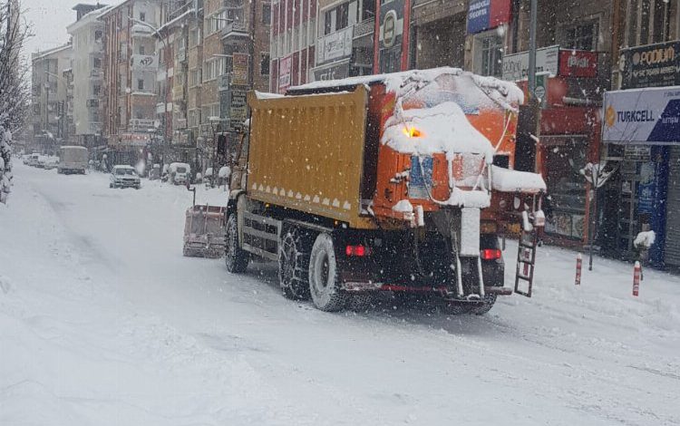 Nevşehir’de karla mücadele ekipleri  çalışmalarını aralıksız sürdürüyor