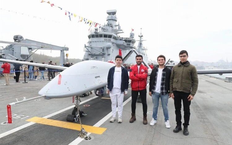 Gebzeli öğrenciler TCG Anadolu’ya hayran kaldı Gebzeli öğrenciler TCG Anadolu’ya hayran kaldı