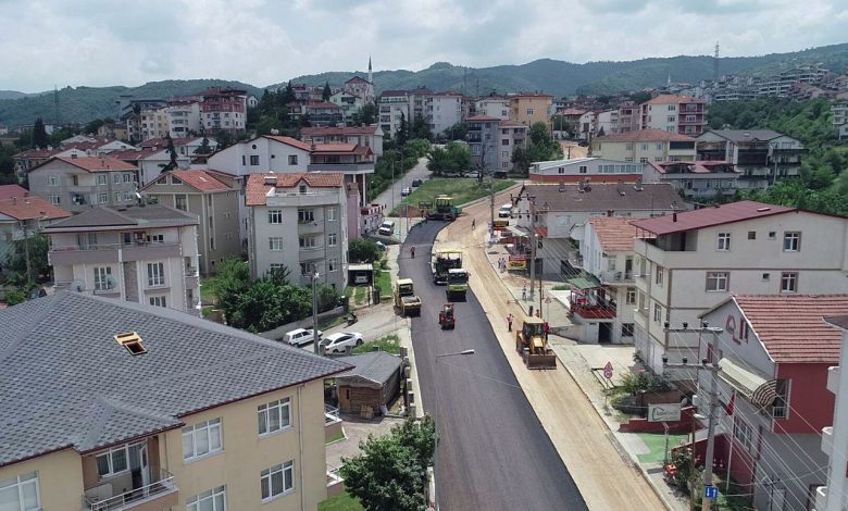 Kocaeli Gölcük’te caddelerde üst yapı çalışması Kocaeli Gölcük’te caddelerde üst yapı çalışması