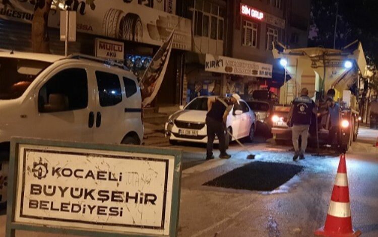 Kocaeli’nde yollar ve kaldırımlar bayrama hazırlanıyor