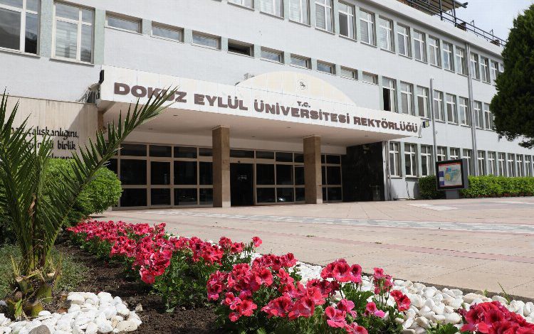 DEÜ 11 kategoride ilk 500’de