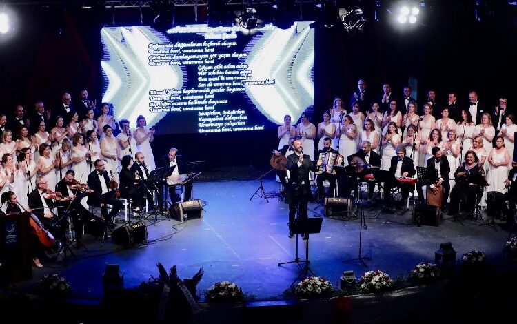 İzmir Aliağa’da TSM Korosu kulakların pasını sildi