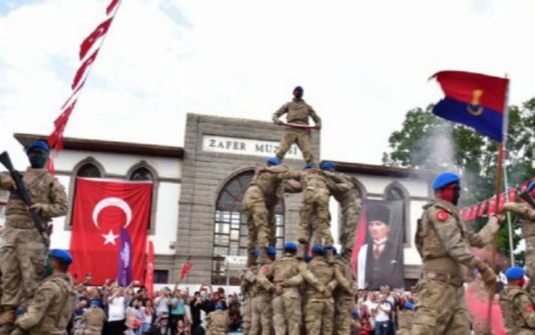 Asırlık zafere muhteşem kutlama