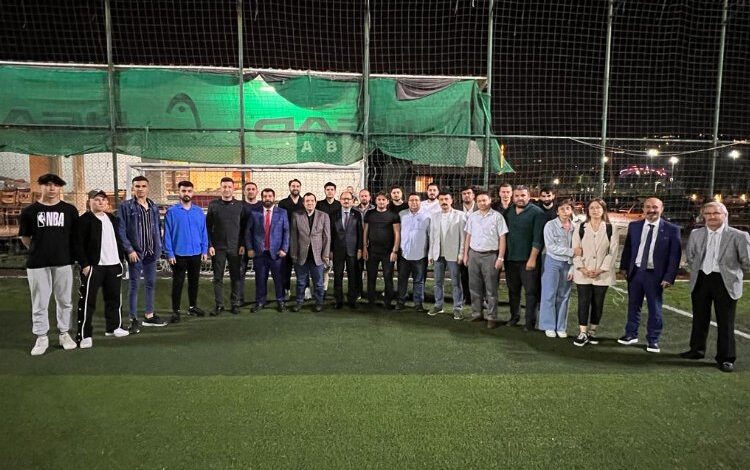 Osman Mesten Dost Meclisi’nde gençlerle buluştu Osman Mesten Dost Meclisi’nde gençlerle buluştu