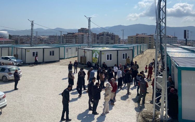 Hatay Defne’de Kocaeli Konteynerlerine taşınma başladı Hatay Defne’de Kocaeli Konteynerlerine taşınma başladı