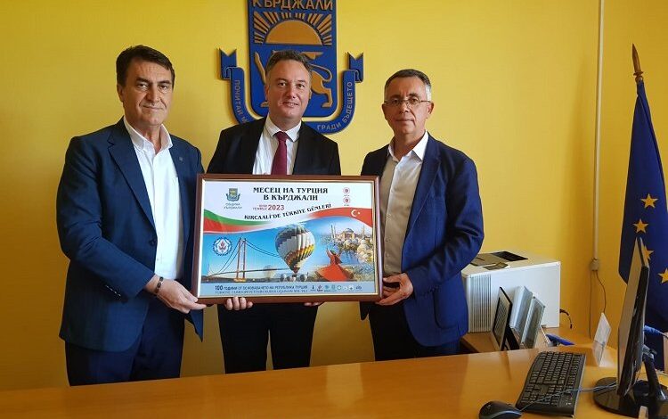 Bursa Osmangazi’den Kırcaali’de aşure buluşması Bursa Osmangazi’den Kırcaali’de aşure buluşması