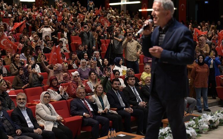 Hulusi Akar Kayserili annelerle buluştu Hulusi Akar Kayserili annelerle buluştu