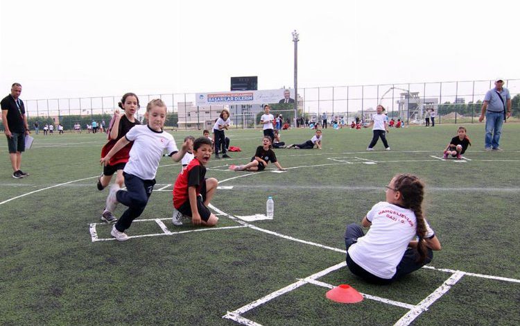 Sakarya’da çocuklar ‘geleneksel’ eğlendi Sakarya’da çocuklar ‘geleneksel’ eğlendi