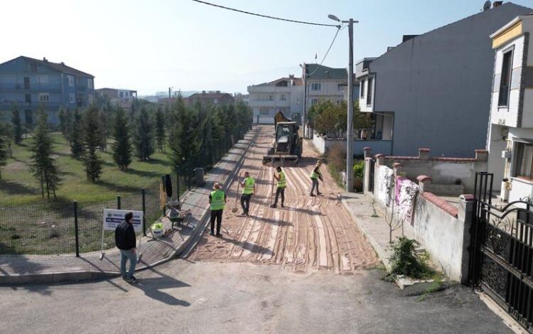 Bursa İnegöl’de yol kaplama çalışmalarında sona doğru
