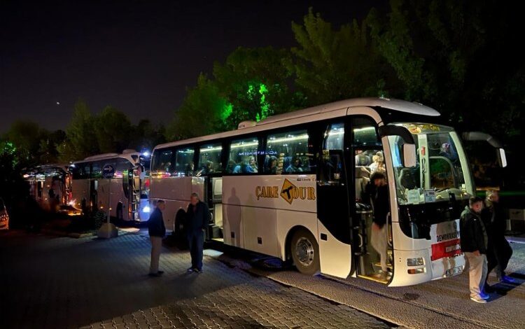 Depremzedeler oy kullanmak için deprem bölgesine gitti Depremzedeler oy kullanmak için deprem bölgesine gitti