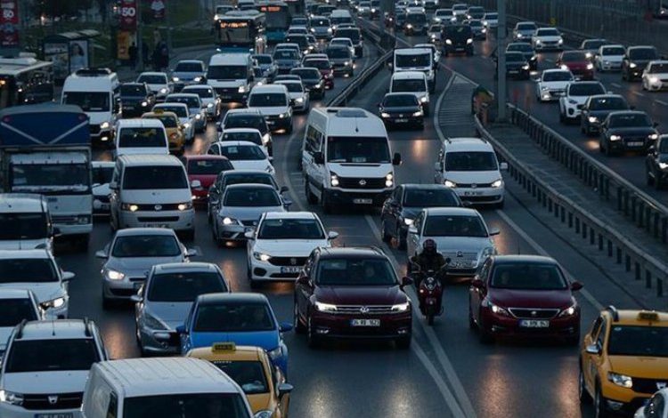 Trafiğe kayıtlı yıllık taşıt sayısı azaldı Trafiğe kayıtlı yıllık taşıt sayısı azaldı