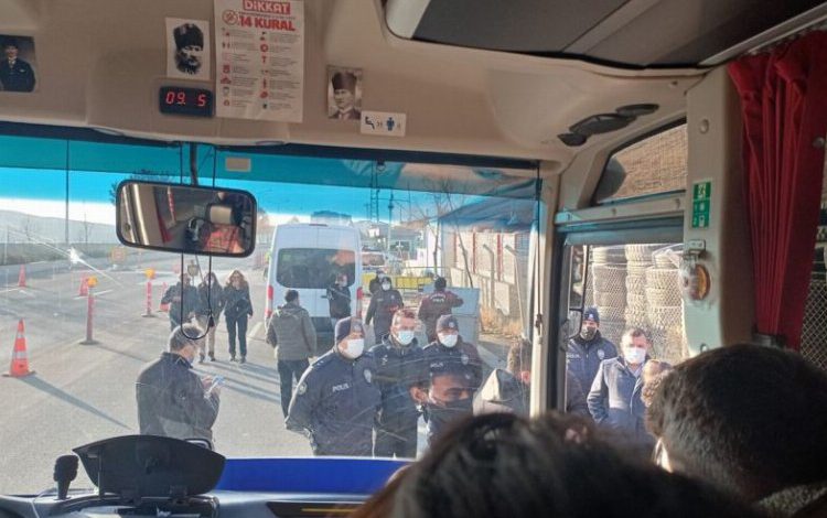 Ankara’ya giden öğrencilere gözaltı Ankara’ya giden öğrencilere gözaltı