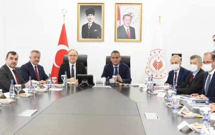 Bakan Özer: “60 yıllık özlem giderildi” Bakan Özer: “60 yıllık özlem giderildi”