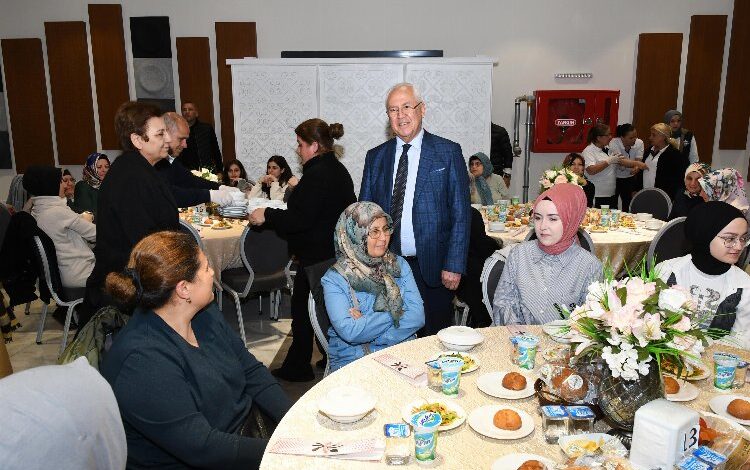 Karabağlar’da kadınlardan ‘semt merkezi’ teşekkürü