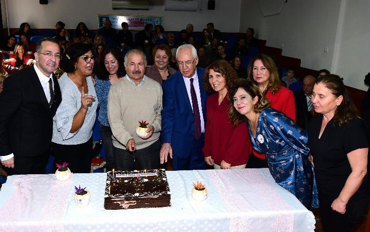 İzmir Karabağlar’da Başkan Selvitopu’dan özel kutlama İzmir Karabağlar’da Başkan Selvitopu’dan özel kutlama