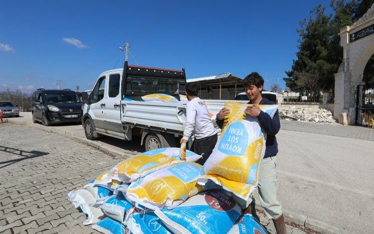 Afetzede besicilere Gaziantep’ten yem desteği Afetzede besicilere Gaziantep’ten yem desteği